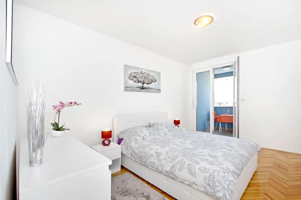 Apartment Joker Split